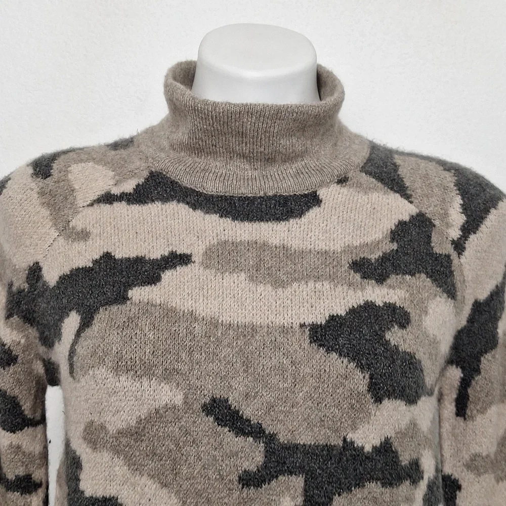 Christian Siriano Camouflage Print Streetwear Cozy Mock Neck Grunge Sweater Sz.M